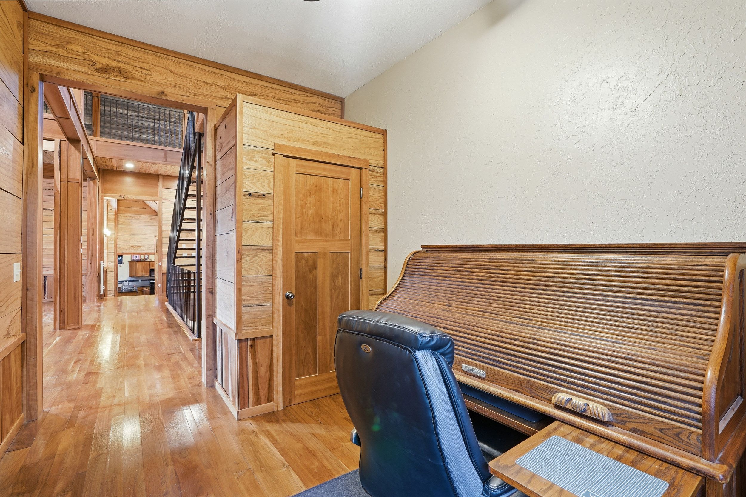 Listing Photo: 3300 Underwood Ave 0039-